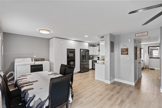 Foto del edificio - 8089 SW 18th Ct