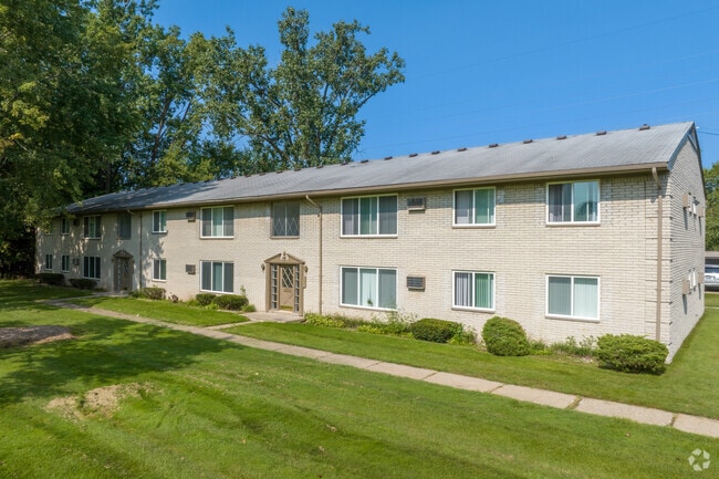 Building Photo - Bloomfield On The Green - West Bloomfield, MI