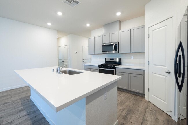 Building Photo - 2057 Skipper Cv Wy