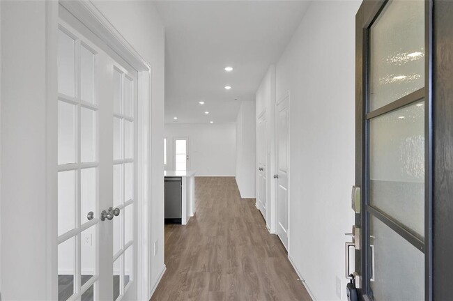 Building Photo - 3609 Oakvale Dr