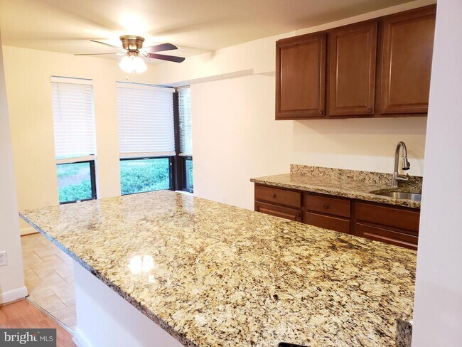Foto del edificio - 11212 Chestnut Grove Square