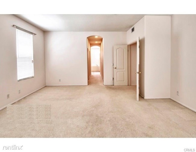 Building Photo - 5 br, 3 bath House - 7241 E Skyline Dr