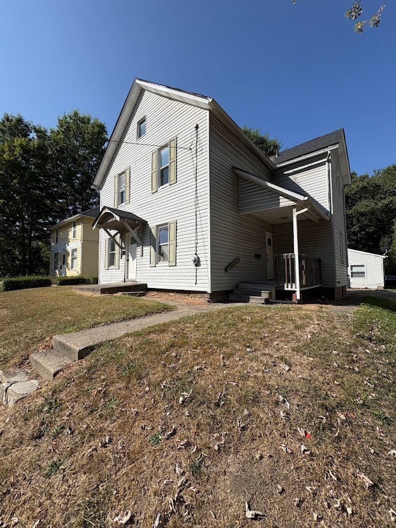 686 Sumner St Akron, OH 44311 – photo 1