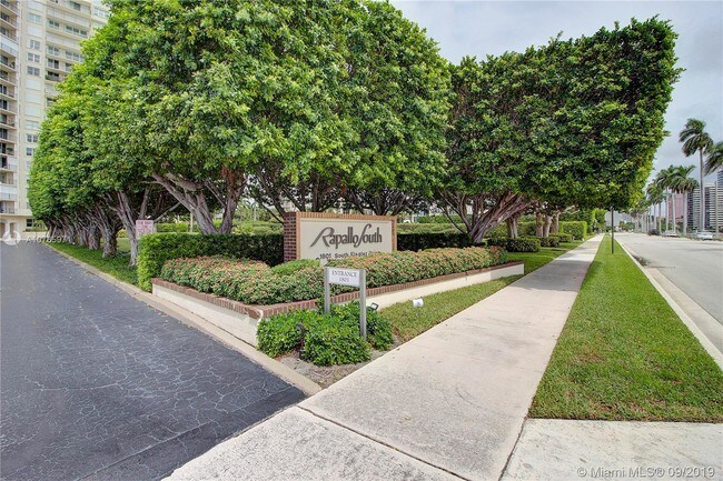 Building Photo - 1801 S Flagler Dr