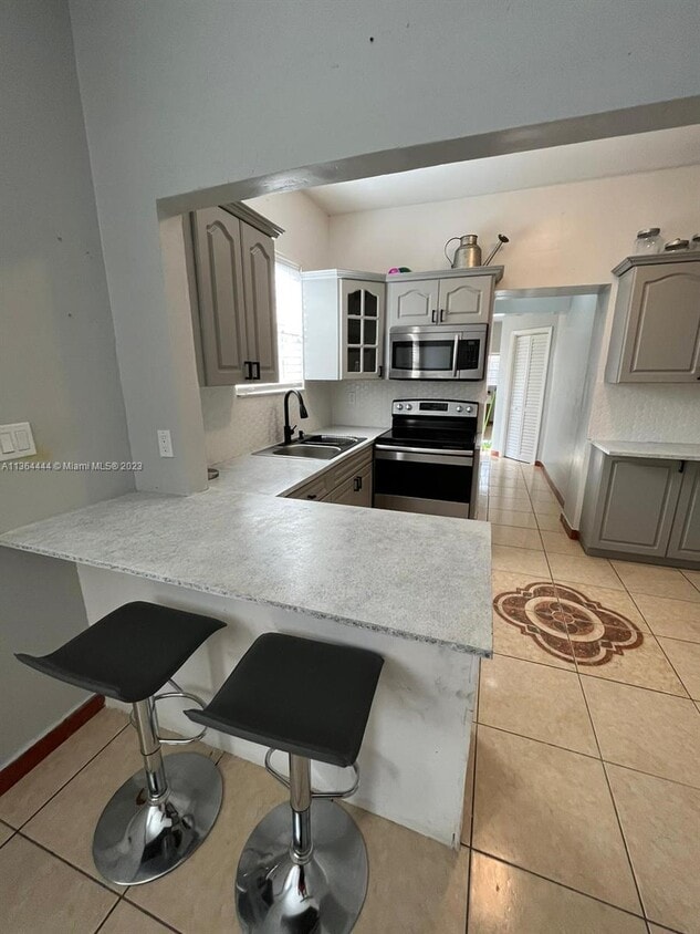 162 E 18th St Unit 2, Hialeah, FL 33010 Room for Rent in Hialeah, FL