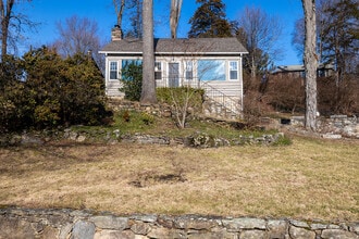 Building Photo - 16 Crescent Dr