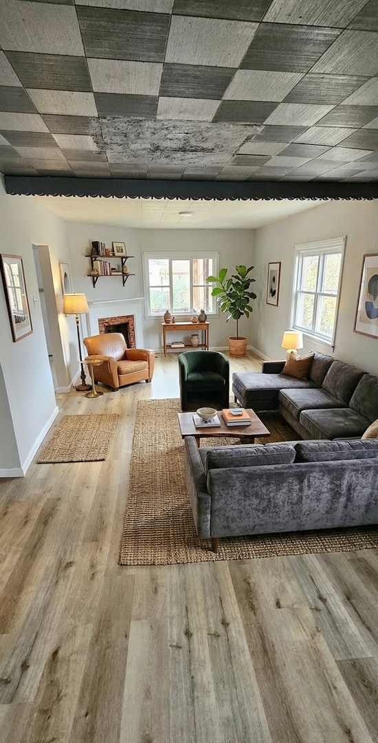 Spacious 5-Bedroom Bellevue Home with Sunroom & Massive Backyard - Spacious 5-Bedroom Bellevue Home with Sunroom & Massive Backyard