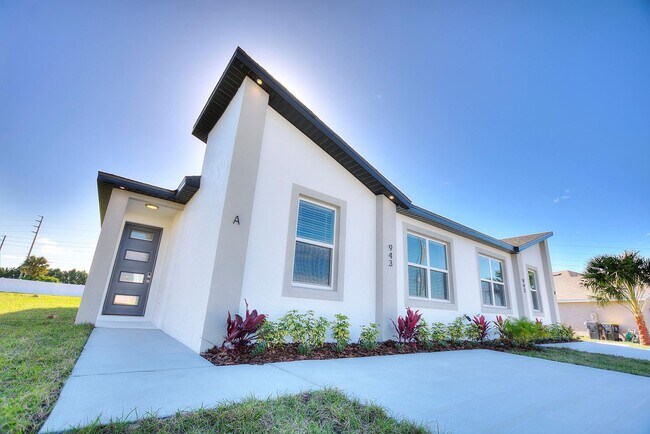 Building Photo - BRAND DUPLEX! Modern, energy efficient hom...