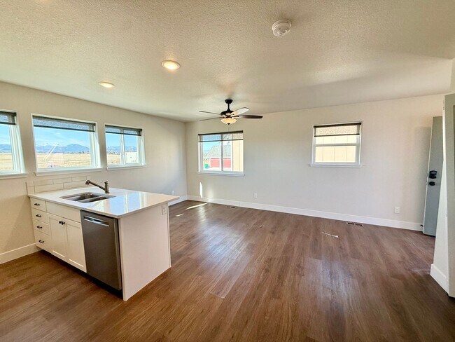 Foto del edificio - 2837 Urban Pl