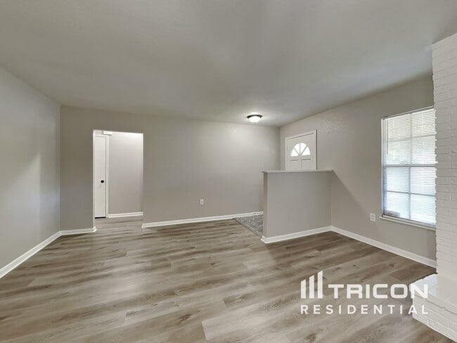 Building Photo - 3701 Sapphire Ln