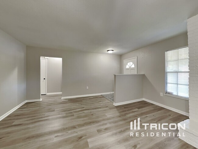 Foto del edificio - 3701 Sapphire Ln