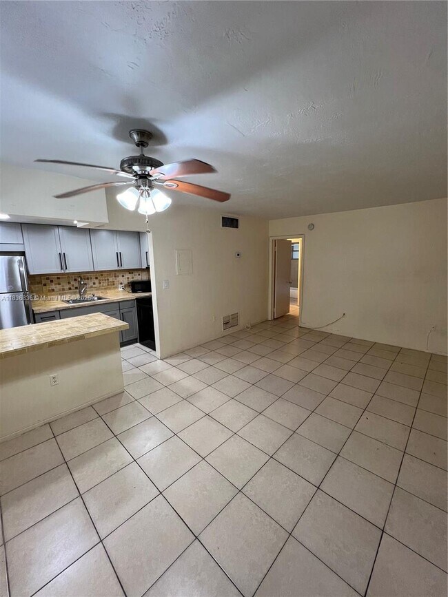Foto del edificio - 1515 NE 125th Terrace