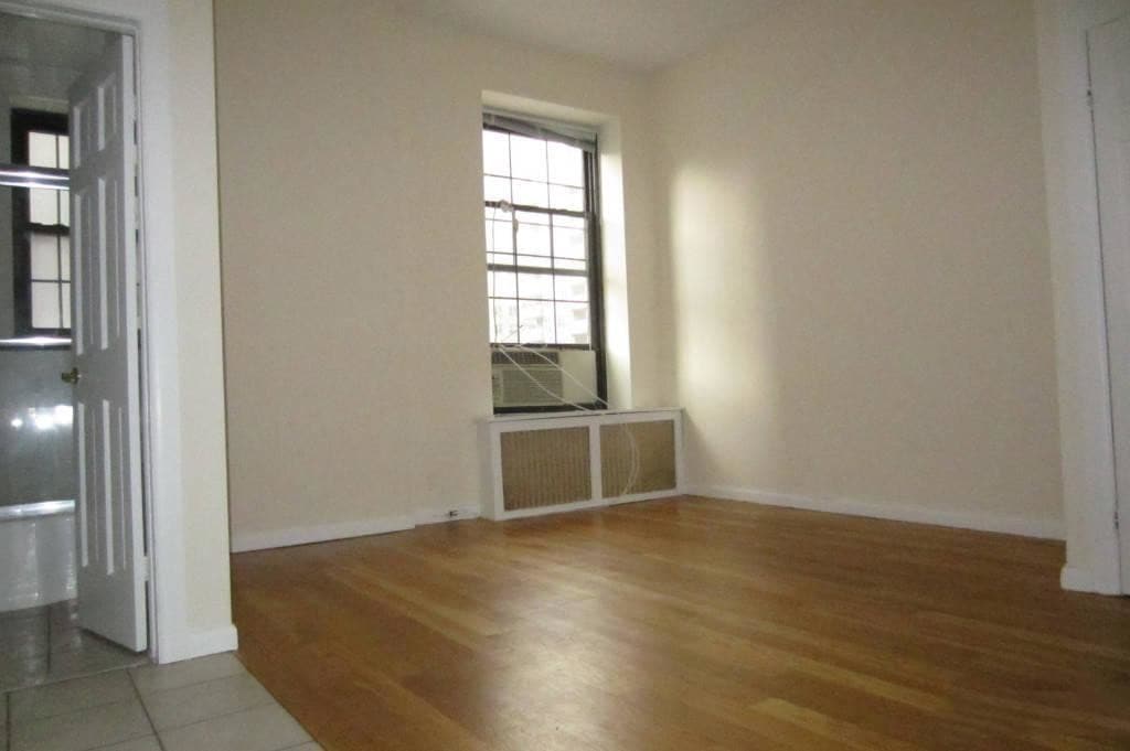 Primary Photo - 49 Park Ave