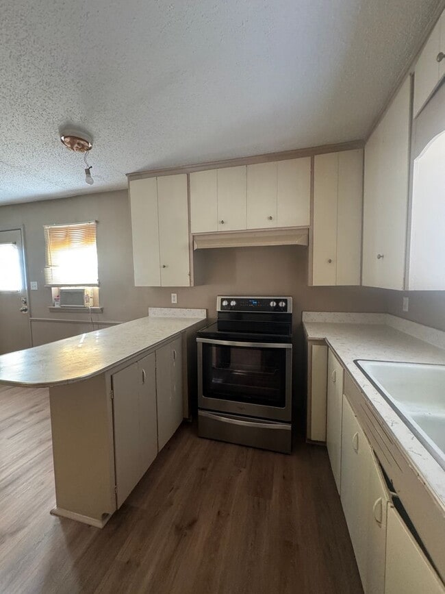 Foto del edificio - Located near 6th street!!! 1/1 with washer dryer hookups