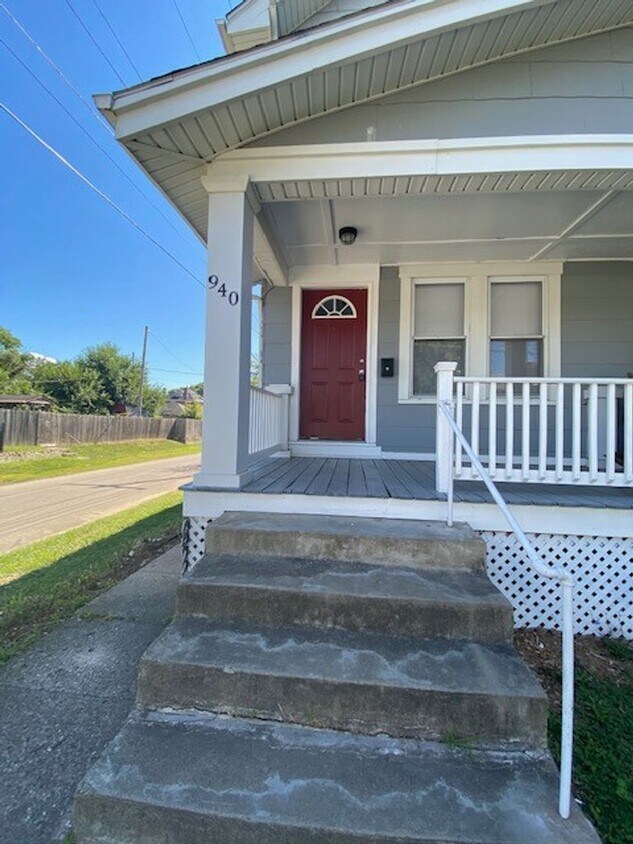 Primary Photo - 940-942 S Champion Avenue