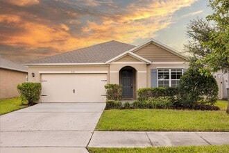 Building Photo - 922 Guadalupe Dr