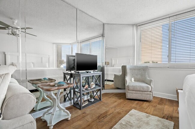 Foto del edificio - 8817 S Thomas Dr