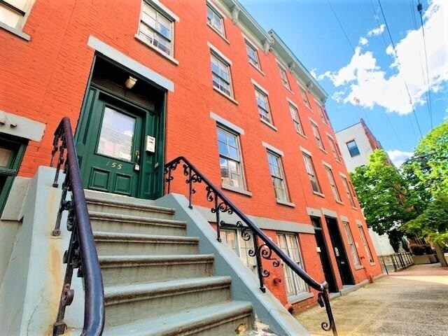 Foto principal - 155 Wayne St