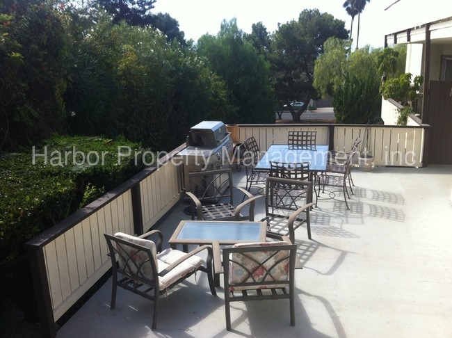 Building Photo - 2412 Palos Verdes Dr W