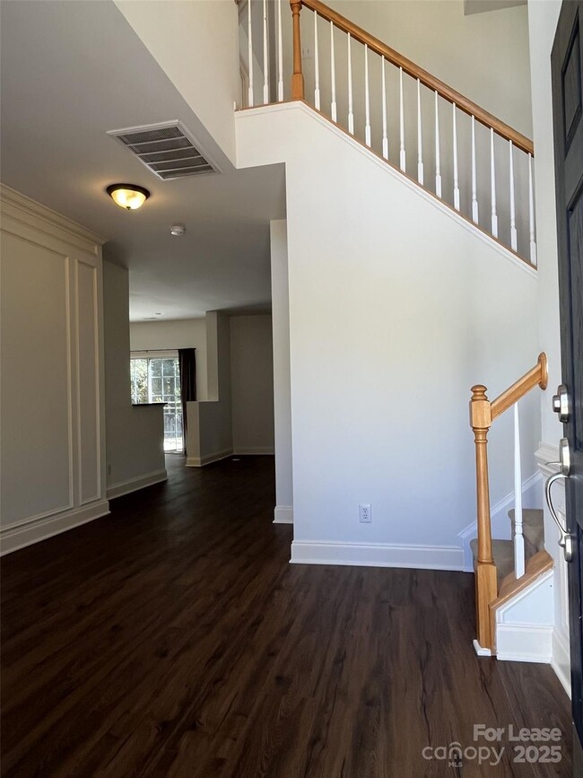 Foto del edificio - 6304 Falls Lake Dr