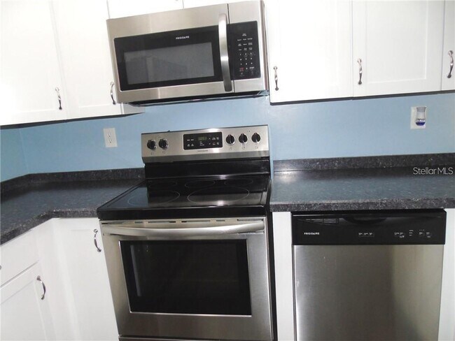 Foto del edificio - 21405 Olean Blvd