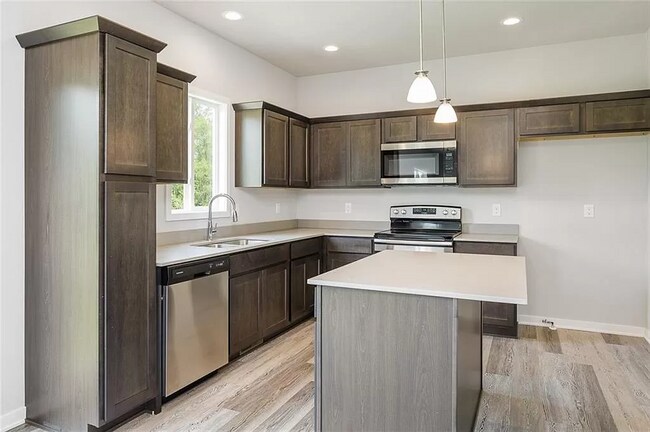 Foto del edificio - 15143 Goldenrod Dr