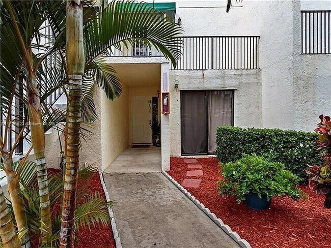 Foto del edificio - 65 Deer Creek Rd