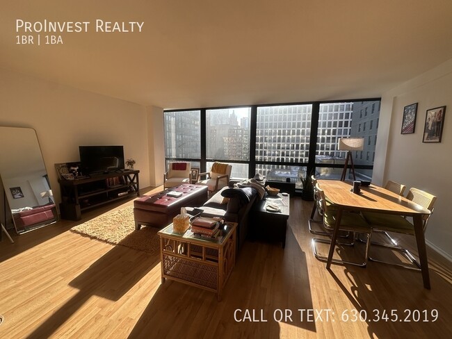 Foto del edificio - Spacious 1bed/1bath in the Iconic Mies Van...