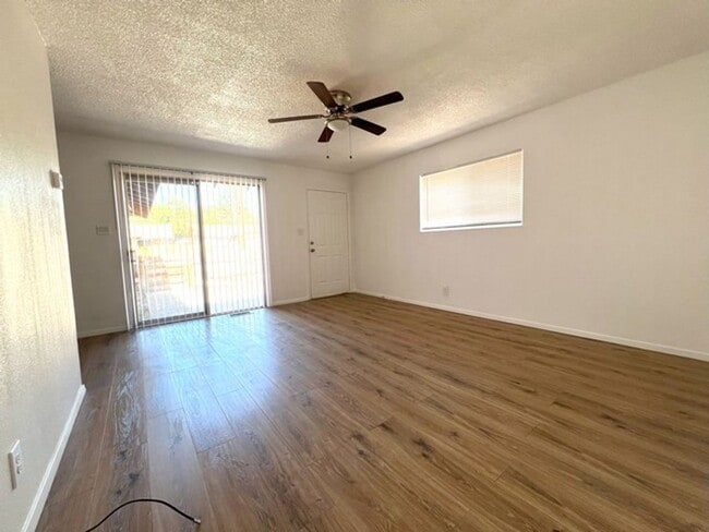 Building Photo - Central Reno Two Bedroom Duplex with La...