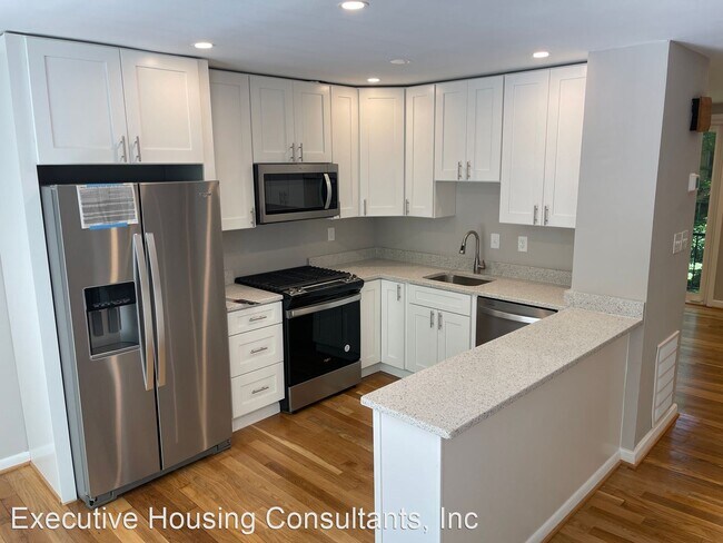 Building Photo - 3 br, 1.5 bath House - 319 I ST, SW #200