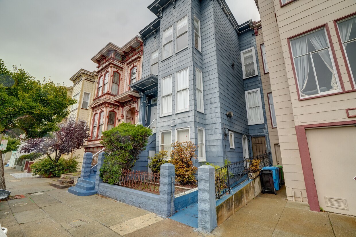 Primary Photo - 1918 Golden Gate Ave