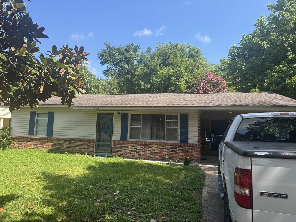 Primary Photo - 323 Murphy Cir
