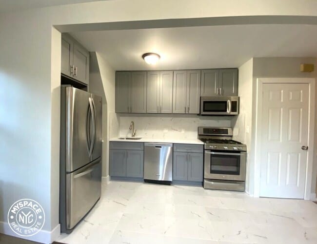 Building Photo - 201 Ascan Ave