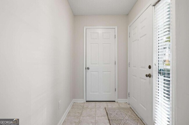 Foto del edificio - 701 Vinings Forest Ln