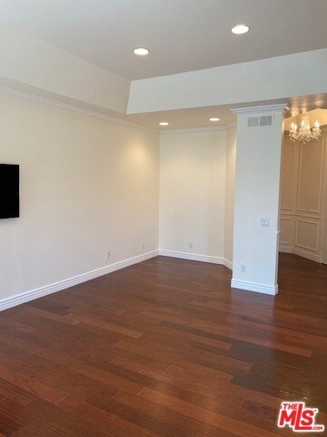 Building Photo - 1370 Kelton Ave