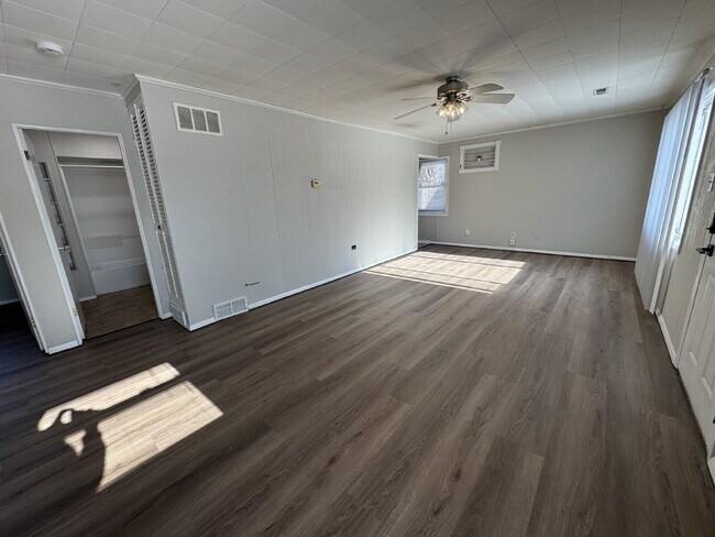 Foto del edificio - A MUST-SEE HOME IN SPRINGFIELD 2 BEDROOM 1 BATH GEM!