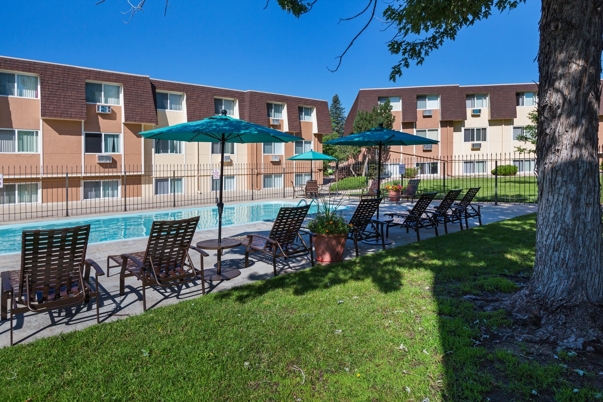 Pine Crest Apartments Colorado Springs