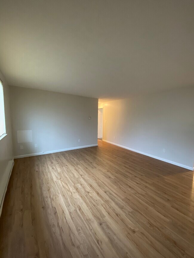 Building Photo - 2095 Hubbard Rd