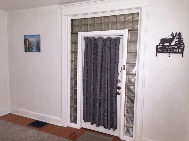 Building Photo - 908 Columbia Ave