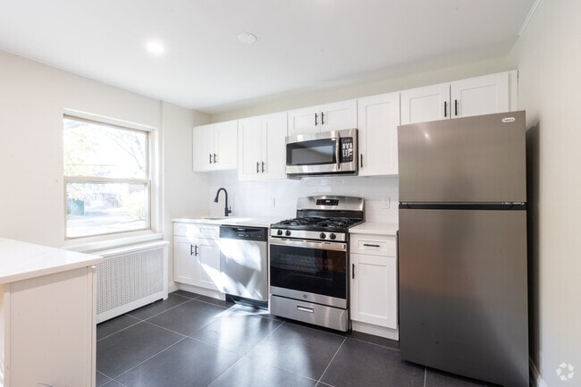 1BR, 1BA - 575SF - Kitchen - Lakeview Apartments