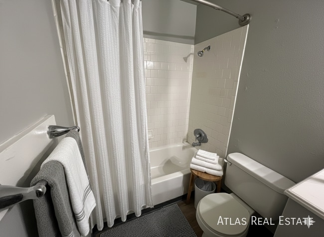 Building Photo - 1017 Delaware Dr