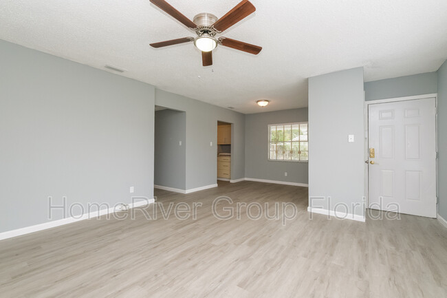 Building Photo - 1111 E Okaloosa Ave