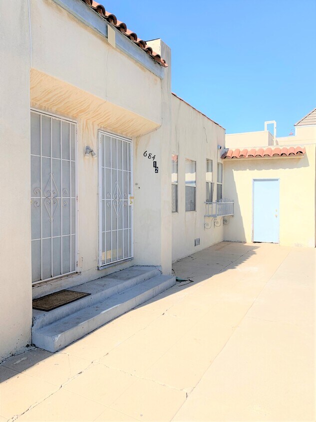 Foto principal - 684 1/2 W 14th St