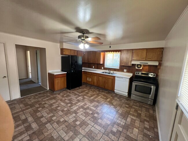 Comer en la cocina - 3401 Melodymanor Dr