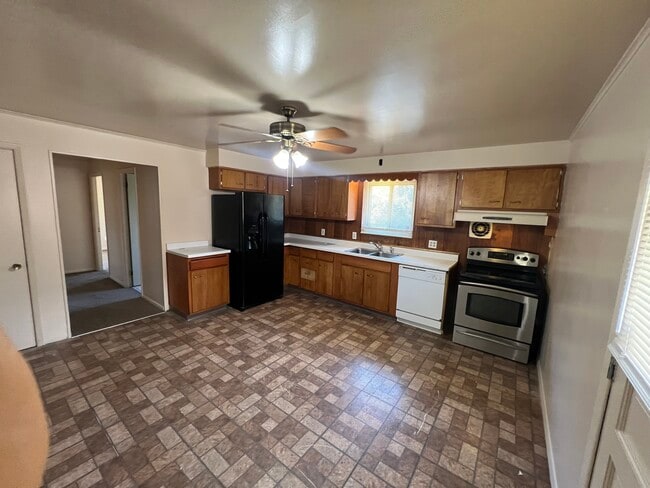Eat in Kitchen - 3401 Melodymanor Dr