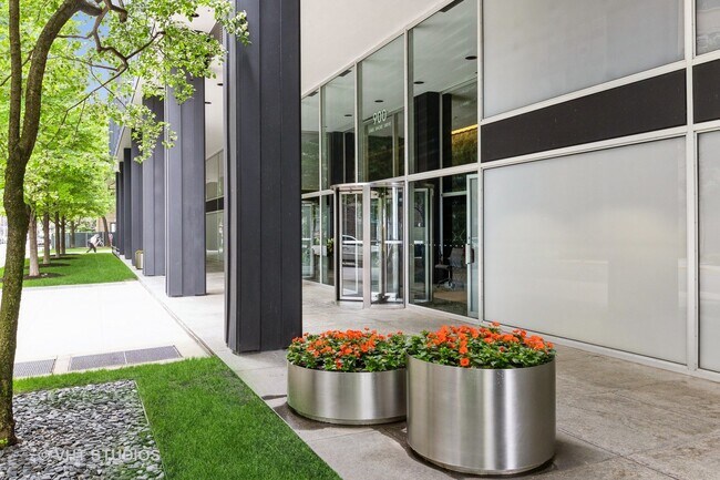 Foto del edificio - 900 N Lake Shore Dr