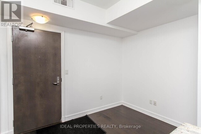 Building Photo - 238-1238 Besserer St