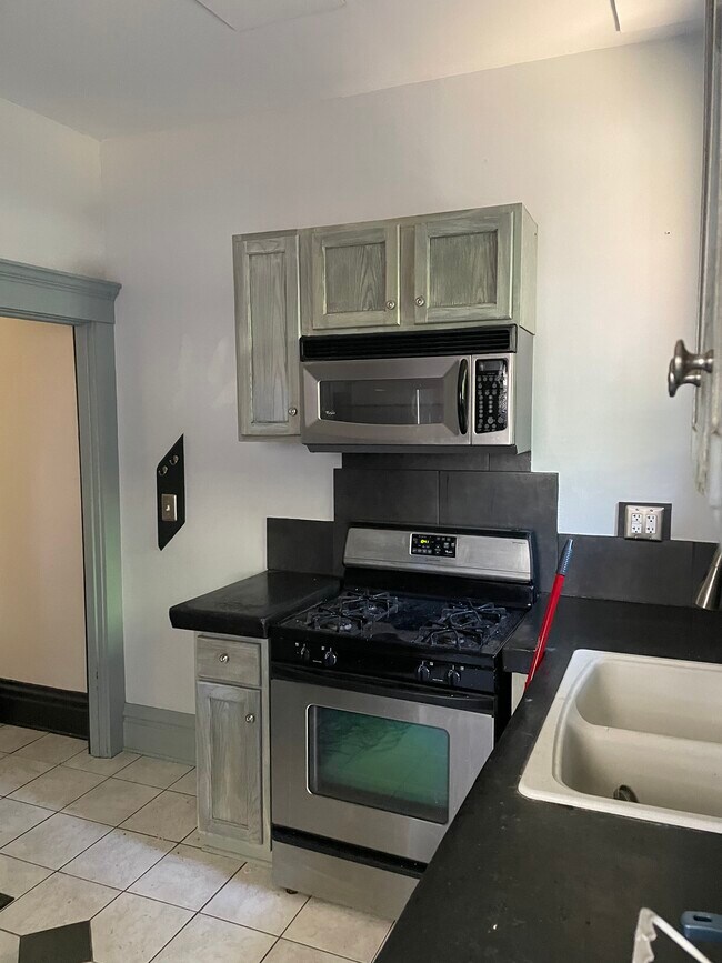 Kitchen - 254 Thurman Ave