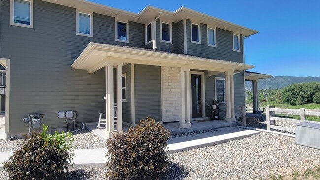Building Photo - Incredible Views from this 3 Bedroom, 2.5 ...