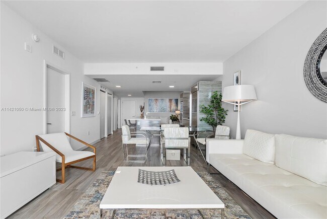 Foto del edificio - 460 NE 28th St